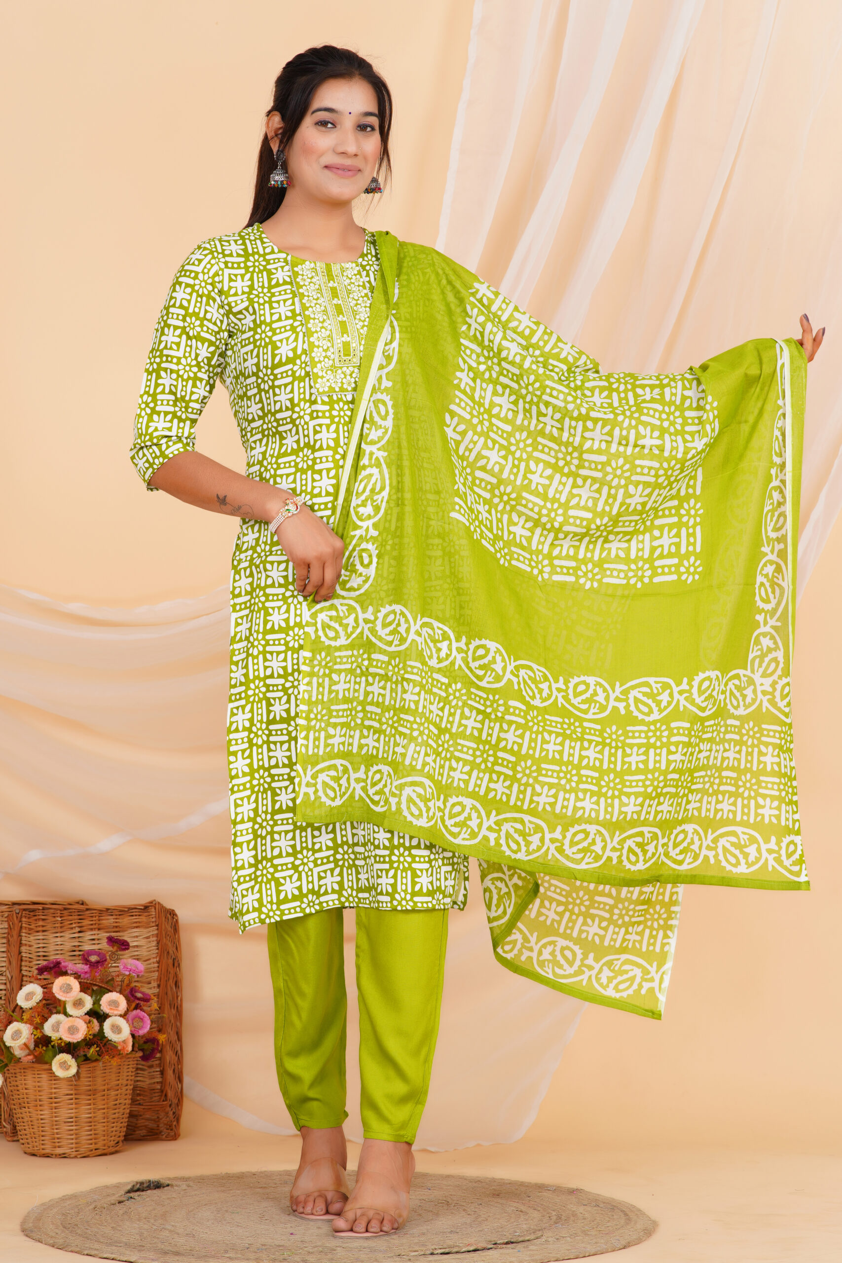 Lime Aakar Printed Kurta Set with Dupatta 1 Lime Aakar Printed Kurta Set with Dupatta