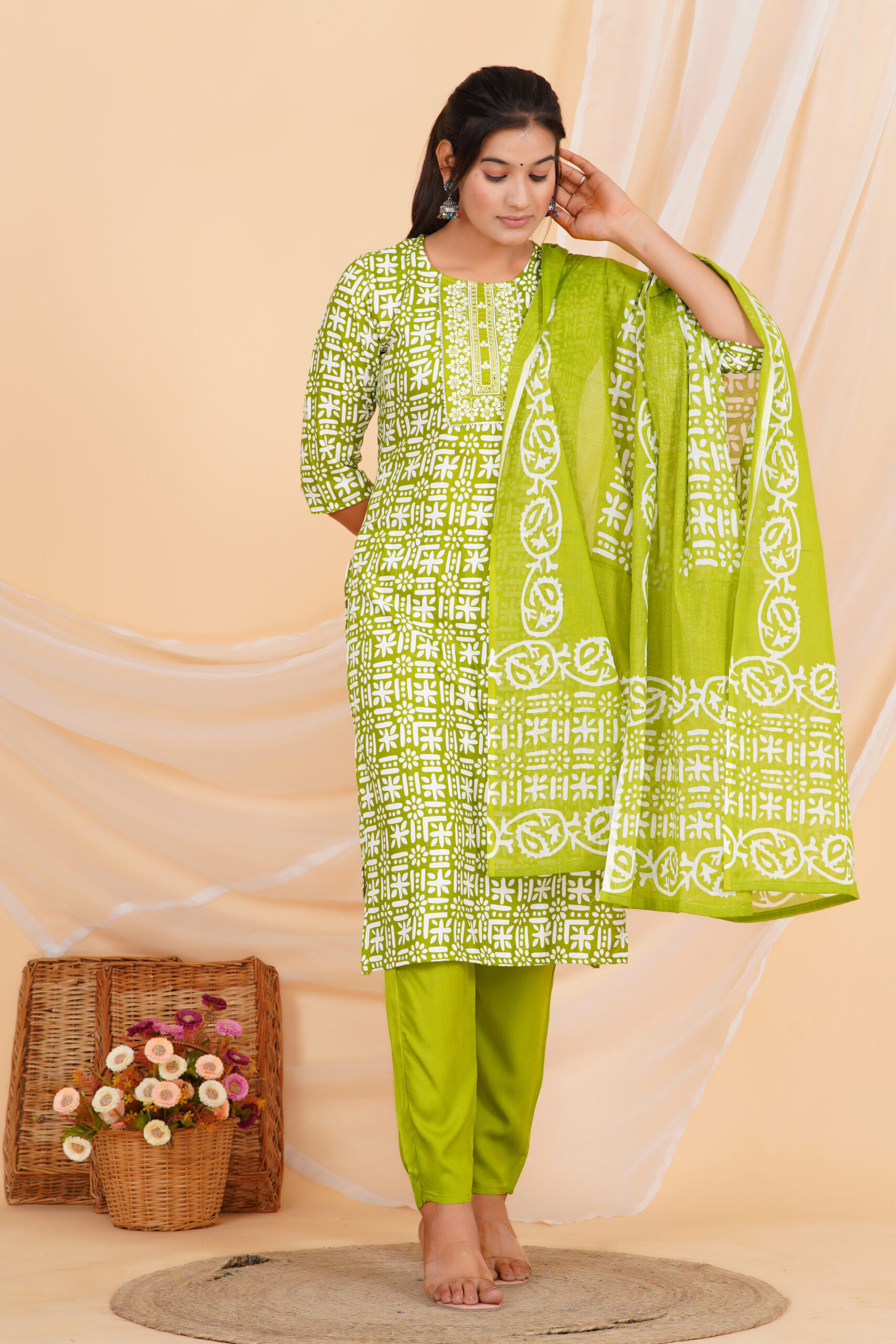 Lime Aakar Printed Kurta Set with Dupatta 2 Lime Aakar Printed Kurta Set with Dupatta - Image 2