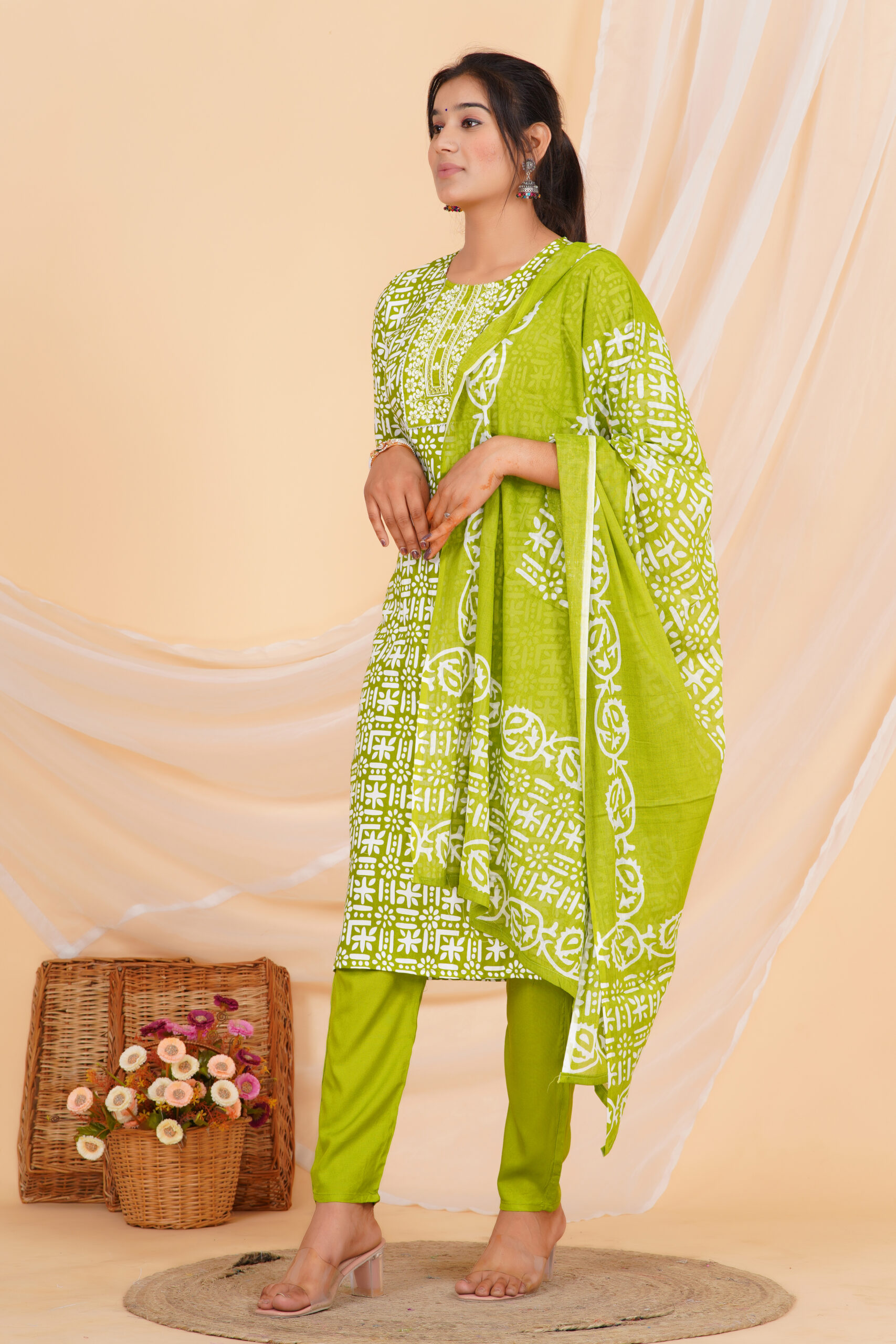 Lime Aakar Printed Kurta Set with Dupatta 3 Lime Aakar Printed Kurta Set with Dupatta - Image 3