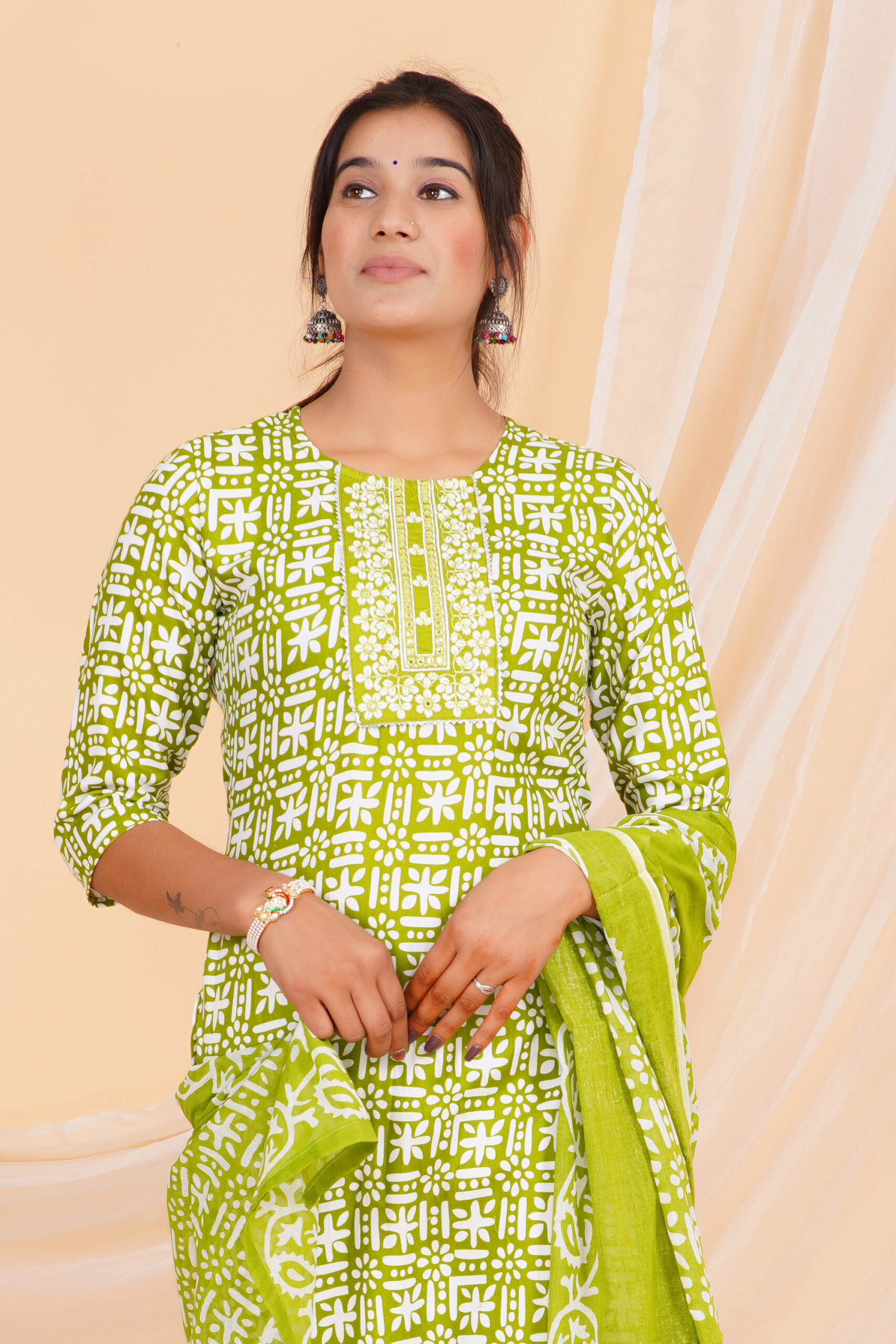Lime Aakar Printed Kurta Set with Dupatta 4 Lime Aakar Printed Kurta Set with Dupatta - Image 4