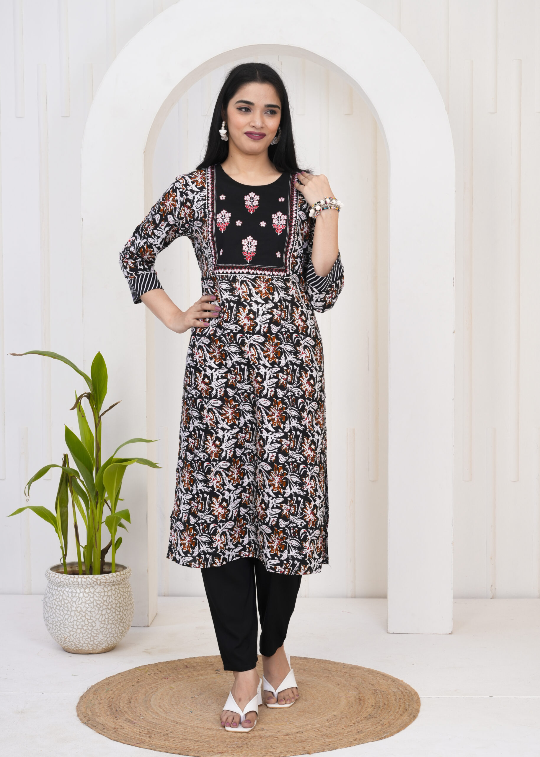 Black Printed Kurta Set with Contrast Dupatta 7 Black Printed Kurta Set with Contrast Dupatta - Image 7