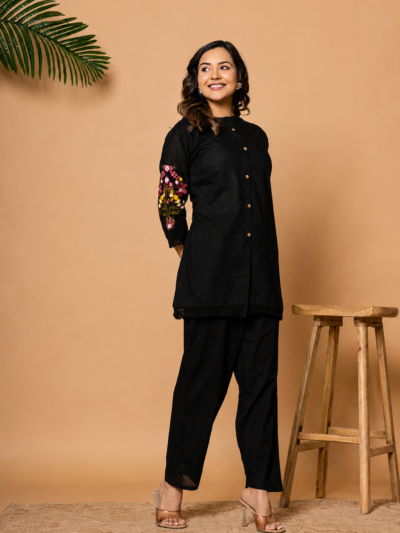 Women’s Floral Embroidered 2-Piece Kurta Pant Set Black